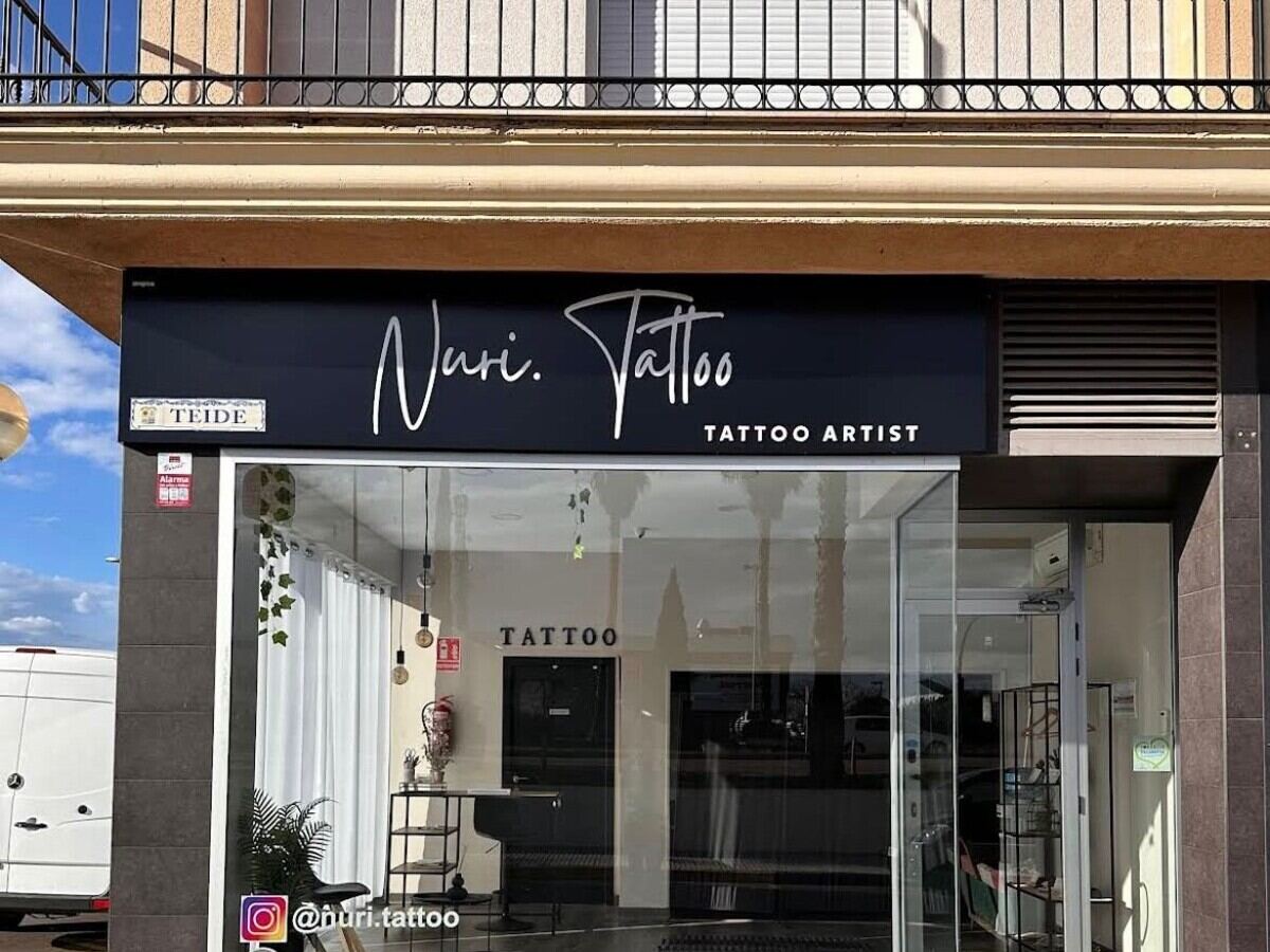 Fachada del estudio Nuri.tattoo en Villanueva de la Serena